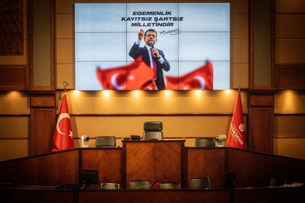 Фото для новини:До 2400 років в'язниці: у Туреччині розпочався суд над опонентом Ердогана