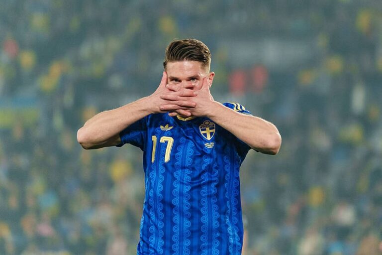 Фото для новини:Дьокереш тричі забив Україні і став рекордсменом