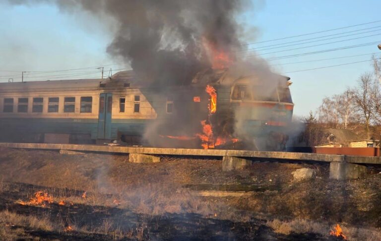 Фото для новини:Дрон РФ влучив у пасажирський поїзд біля Сум