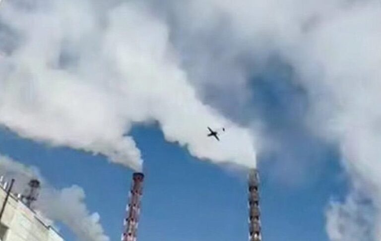 Фото для новини:Дрони атакували завод Уралхім в Росії