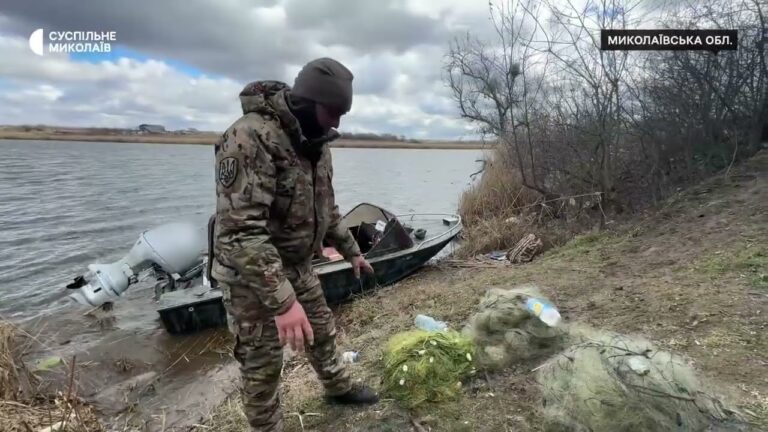 Фото для новини:Будні рибоохорони: на Інгулі інспектори вилучили браконьєрські сітки та врятували рибу