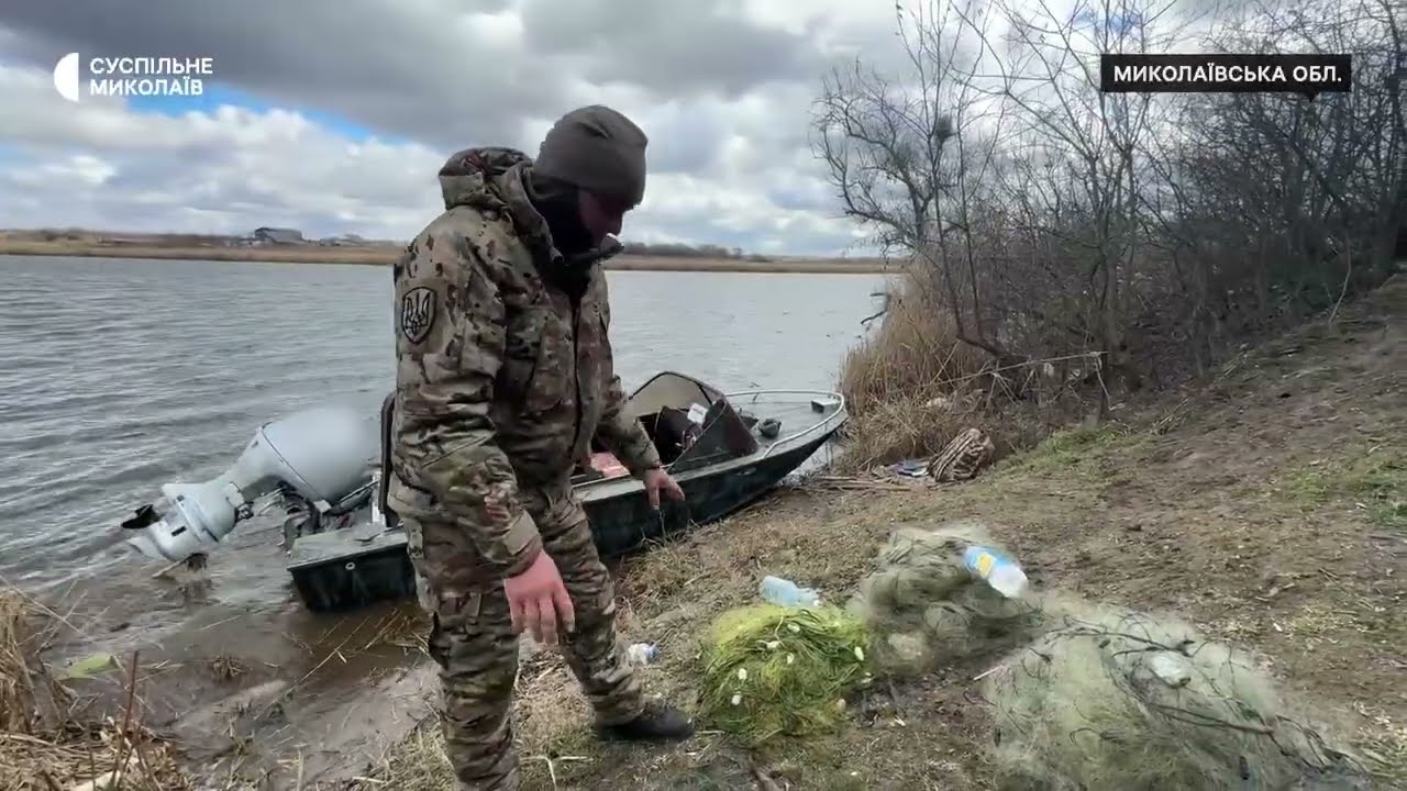 Фото для новини:Будні рибоохорони: на Інгулі інспектори вилучили браконьєрські сітки та врятували рибу
