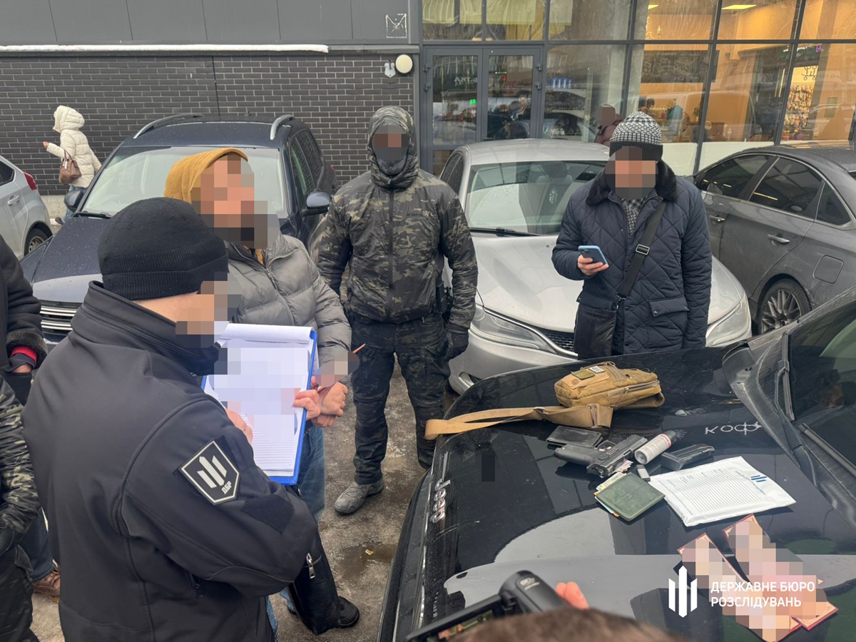 Фото для новини:Фіктивна служба за $13 тис.: затримано посередника