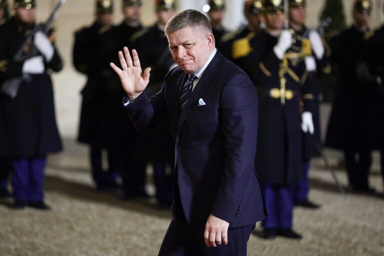 Фото для новини:Фіцо узявся "визволяти" російських олігархів з-під санкцій ЄС