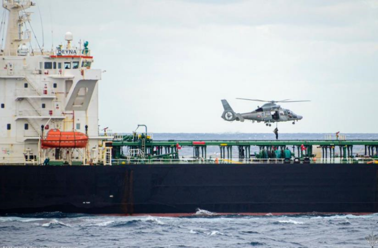 Фото для новини:Франція затримала танкер "тіньового флоту" РФ