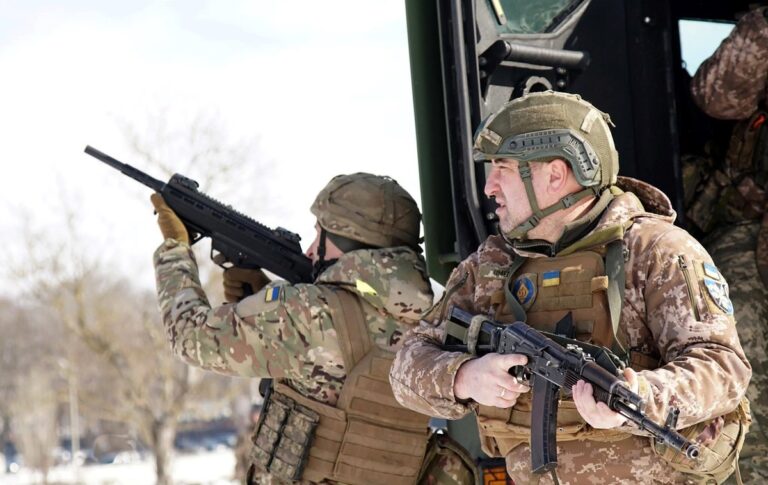 Фото для новини:Генштаб: РФ втратила 950 солдатів і гелікоптер