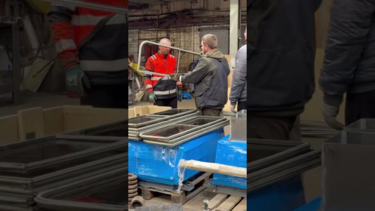 Фото для новини:У Києві оновлюють трамваї: у Дарницькому депо капітально ремонтують вагон Tatra T3