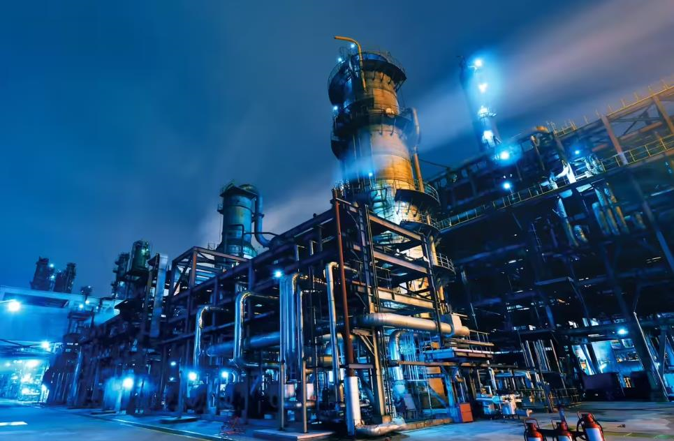 Фото для новини:Іран атакував НПЗ, який міг експортувати нафту в обхід Ормузької протоки