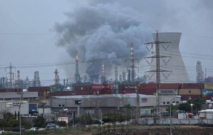Фото для новини:Іран ударив по НПЗ в ізраїльській Хайфі - ЗМІ
