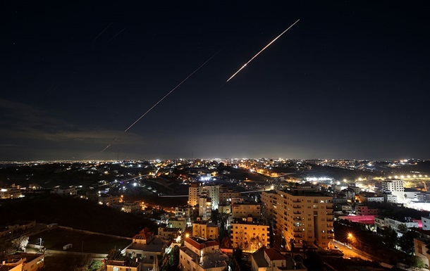 Фото для новини:Іран вдарив по Ізраїлю і посольству США в Іраку