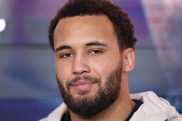 Фото для новини:Ітаума поставив під сумнів титульний статус бою Усика з Верховеном