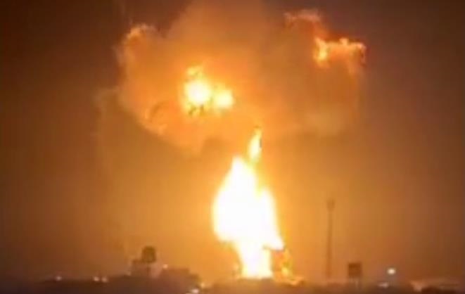 Фото для новини:Ізраїль атакував нафтові об'єкти Ірану