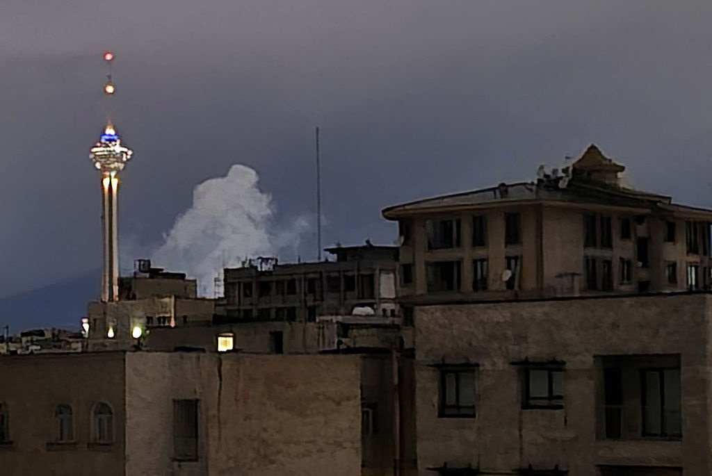 Фото для новини:Ізраїль добиває військову промисловість Ірану