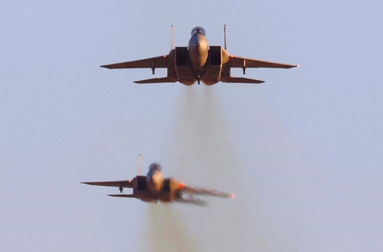 Фото для новини:Ізраїль знищив літак Алі Хаменеї в Тегерані