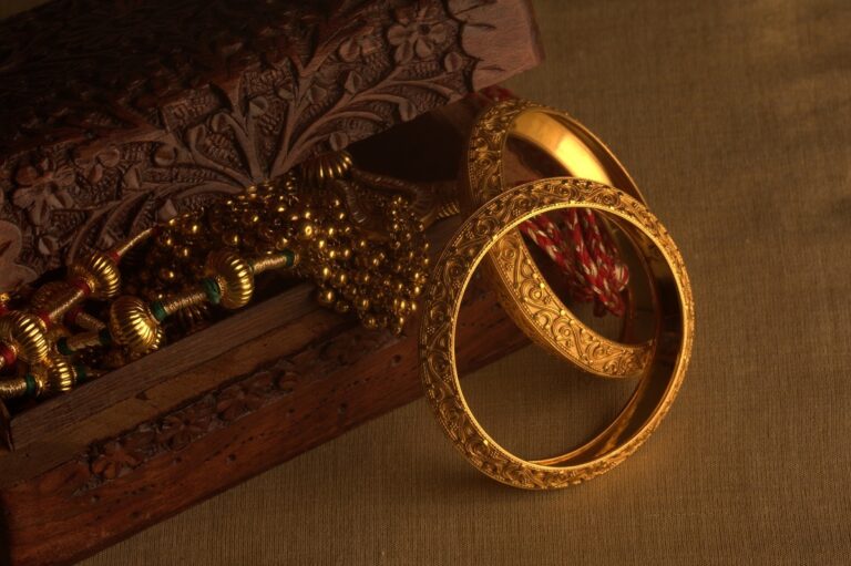 Фото для новини:Керівник ломбардів у Херсоні привласнив ювелірні вироби на 8,5 млн