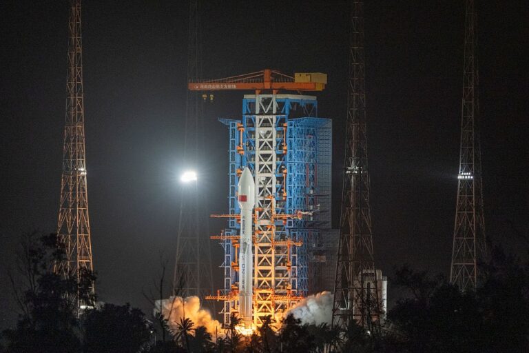 Фото для новини:Китай вивів на орбіту нову групу інтернет-супутників