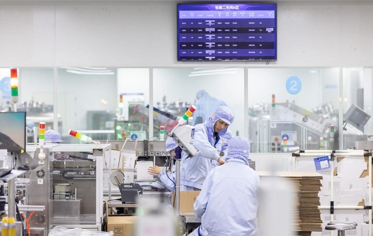 Фото для новини:Китай з 2022 року прискорив захоплення російського ринку - ЗМІ