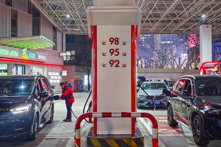 Фото для новини:Китай запровадив регулювання цін на пальне