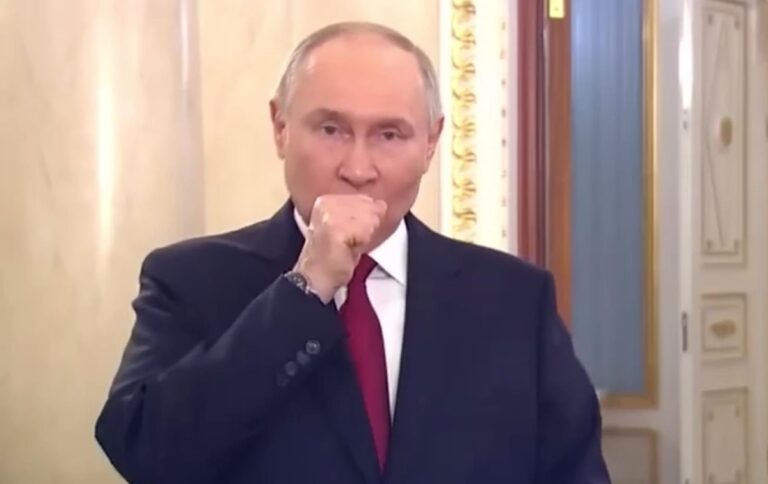 Фото для новини:"Кхе-кхе": Кремль виклав невідредаговане вітання Путіна з 8 березня