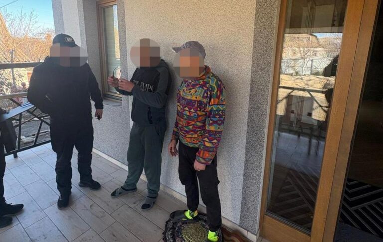 Фото для новини:Командир залучав військових до ремонту житла родичів