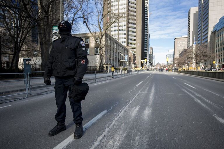 Фото для новини:Консульство США обстріляли у Торонто