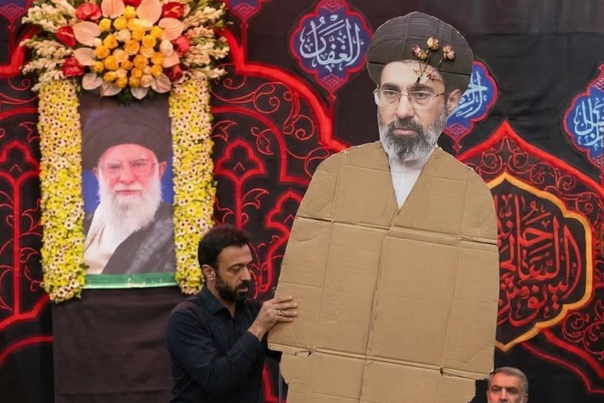 Фото для новини:Лідер Ірану Моджтаба Хаменеї лежить у комі - ЗМІ