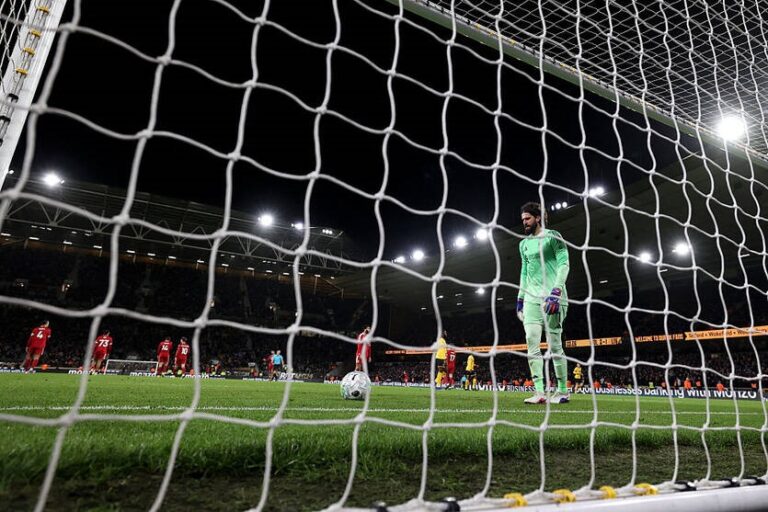 Фото для новини:Ліверпуль став єдиною командою в історії АПЛ, що часто пропускає після 90-ї