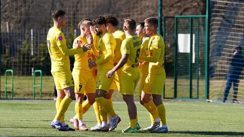 Фото для новини:ЛНЗ хибив на пенальті, і в Кубку України в полуфінал пройшла Буковина