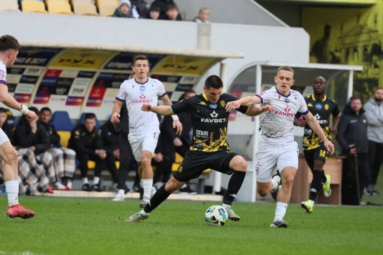 Фото для новини:ЛНЗ вирвав перемогу в Руха, поступаючись під час зустрічі