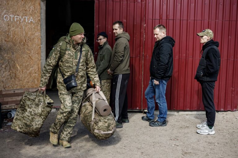 Фото для новини:Мають всі. У ВР придумали, як шукатимуть ухилянтів
