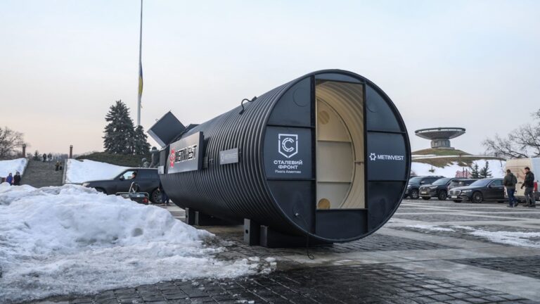 Фото для новини:Метінвест почав постачати укриття-криївки для портів та ТЕЦ