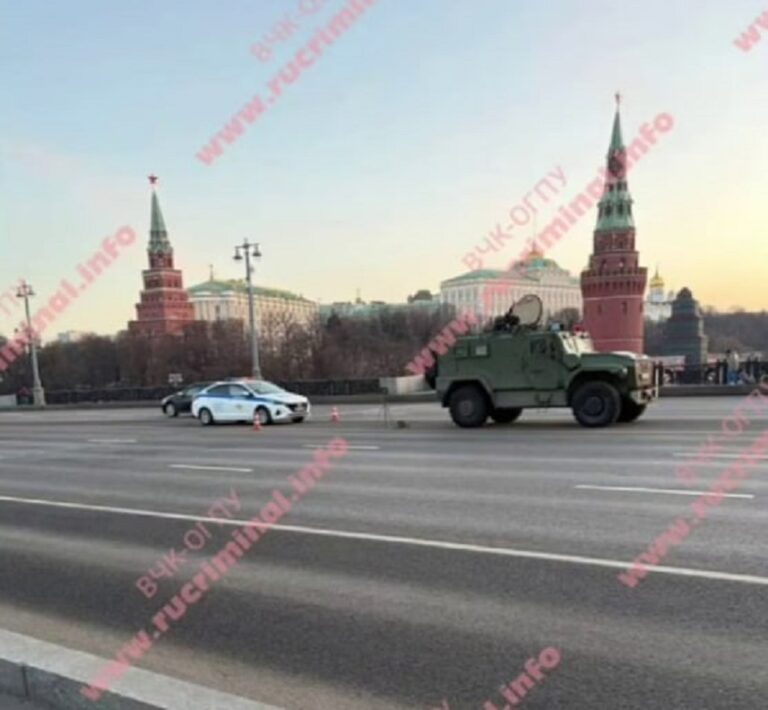 Фото для новини:Москву третю добу атакують БпЛА: Кремль під вартою