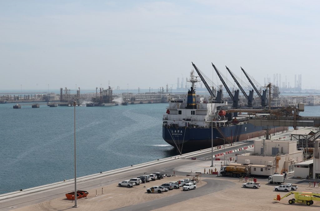 Фото для новини:На Близькому Сході припиняють роботу нафтові та газові об'єкти