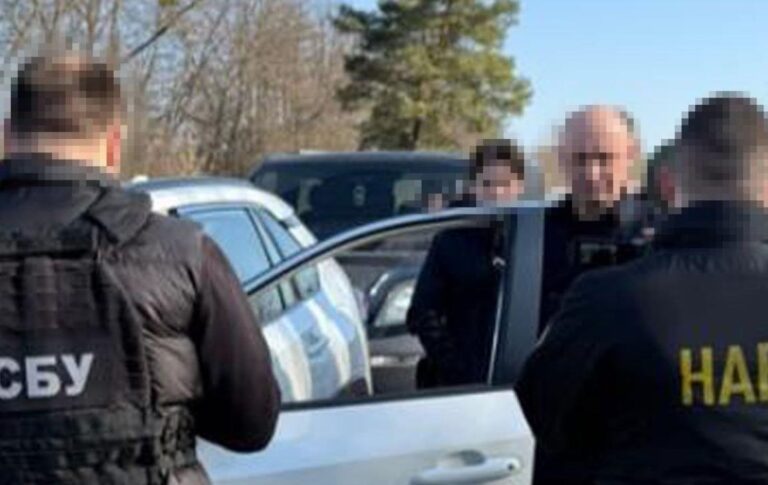 Фото для новини:На Буковині викрито суддю, який підмовляв адвоката дати хабар