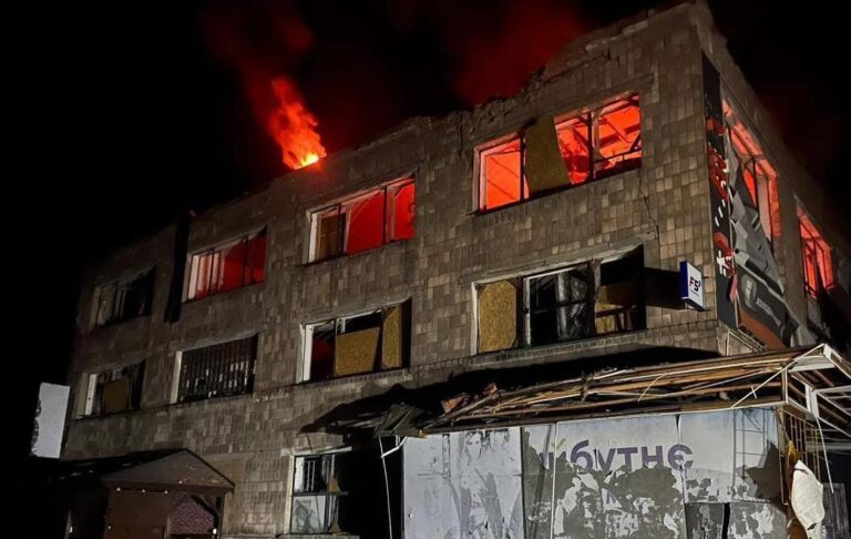 Фото для новини:На Чернігівщині через обстріл є перебої зі світлом і газом