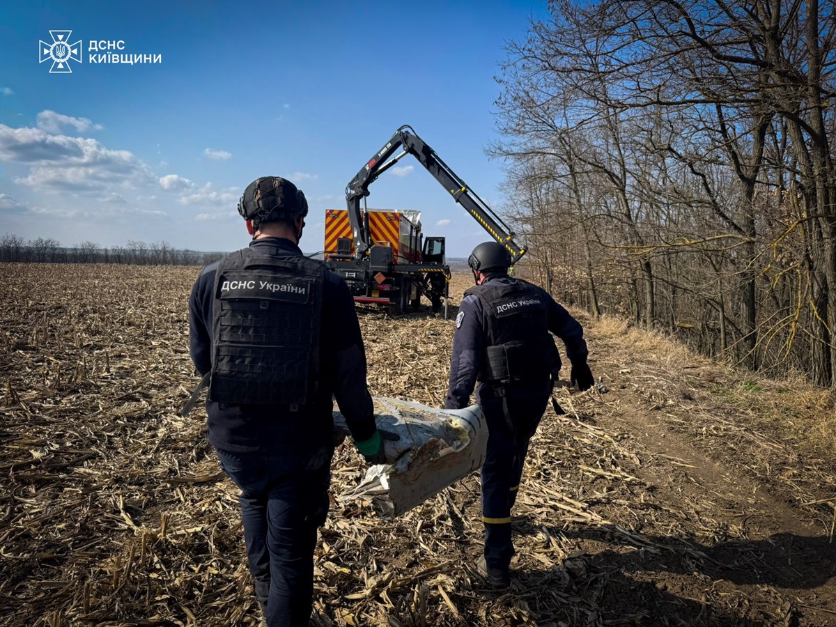 Фото для новини:На Київщині виявили бойові частини ракети Х-101