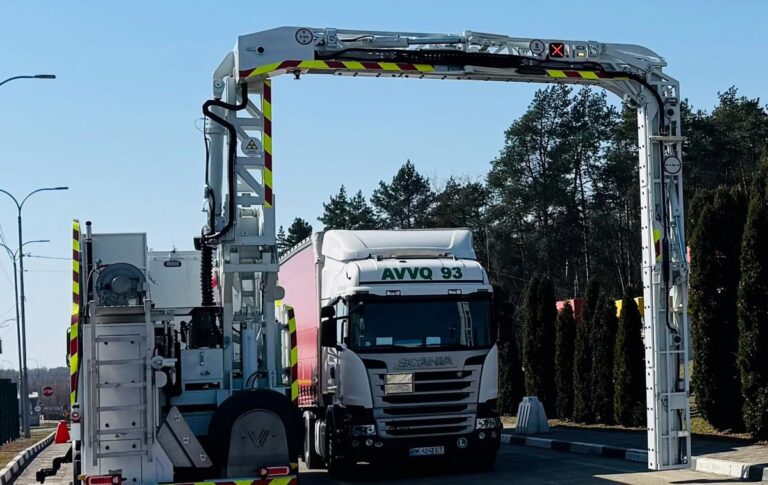Фото для новини:На кордоні з Польщею запрацювали мобільні сканери з ШІ