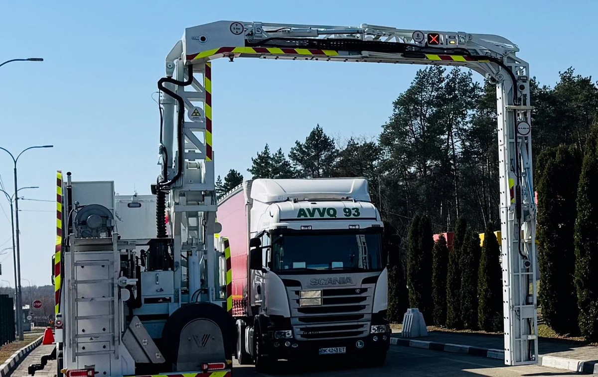 Фото для новини:На кордоні з Польщею запрацювали мобільні сканери з ШІ