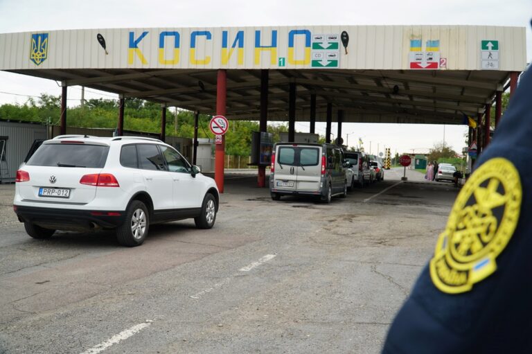 Фото для новини:На кордоні з Угорщиною тимчасово не працюватиме один з пунктів пропуску