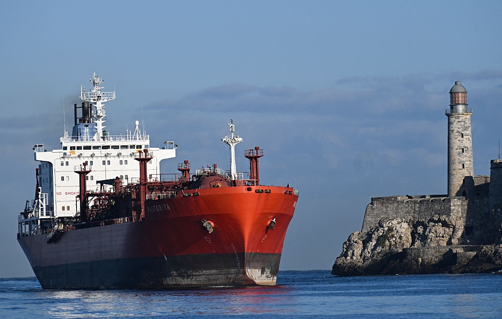 Фото для новини:На Кубу доправили 100 тисяч тонн російської нафти