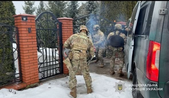 Фото для новини:На Львівщині четверо чоловіків викрали підлітка, вимагаючи у нього гроші