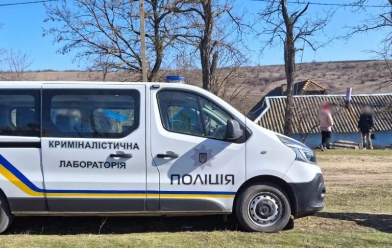 Фото для новини:На Одещині чоловік вистрілив із рушниці у собаку з цуценятами