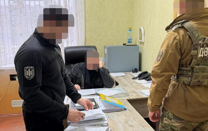 Фото для новини:На Полтавщині начальник ТЦК "бронював" чоловіків