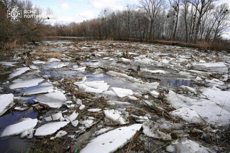 Фото для новини:На Полтавщині утворився льодовий затор на річці