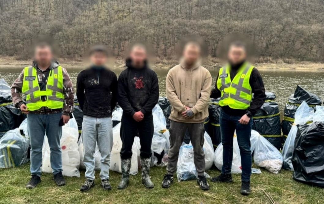 Фото для новини:На Прикарпатті юнаки налагодили масштабне нарковиробництво