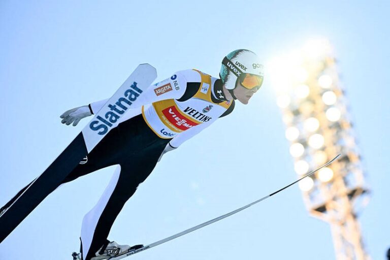 Фото для новини:На шляху до рекорду на трампліні у Превца стали лижі