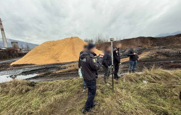 Фото для новини:На Закарпатті хімкомбінат допустив забруднення довкілля на 15 млн гривень