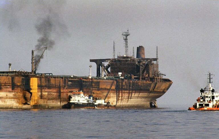 Фото для новини:Нафта дорожчає на новинах з Близького Сходу