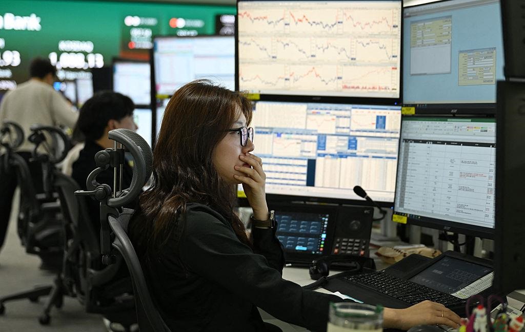 Фото для новини:"Нафтовий шок" обвалив ринки країн, що розвиваються - ЗМІ