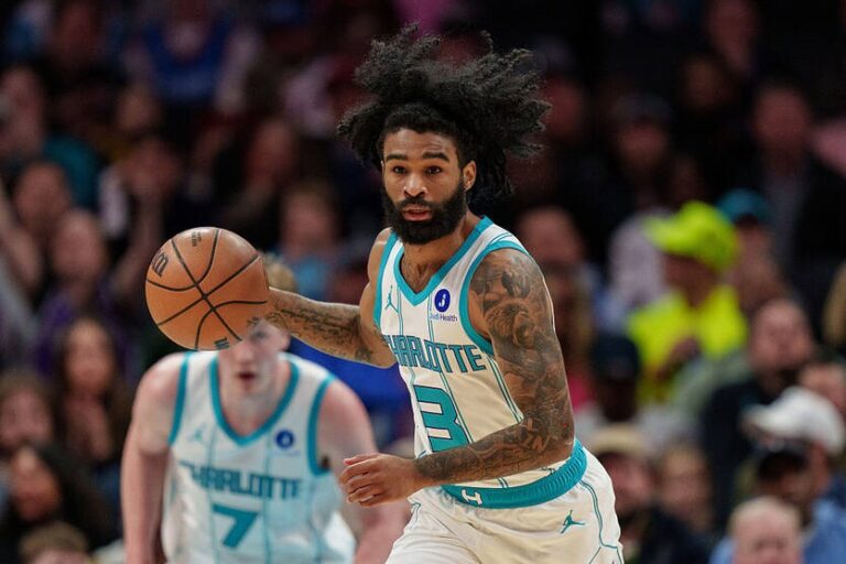 Фото для новини:НБА: Шарлотт перемагає, Фінікс падає